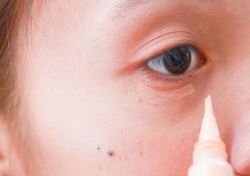 Bước 5: Kem che khuyết điểm