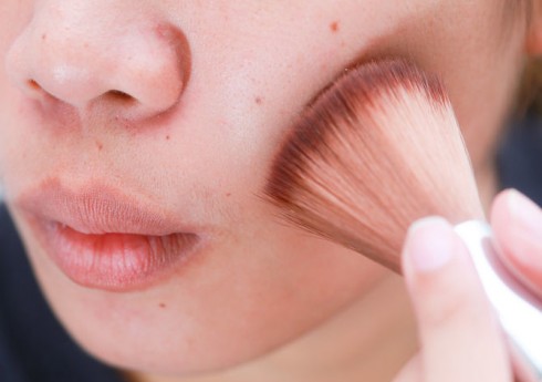 Bước 5: Kem che khuyết điểm