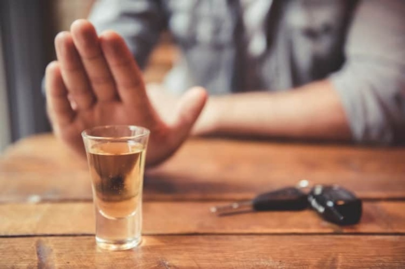 Cách tăng cường hệ miễn dịch: Hạn chế uống nhiều rượu bia