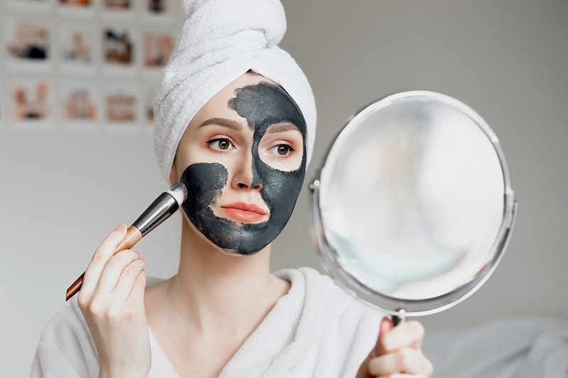 Mặt nạ than hoạt tính được khá nhiều chị em lựa chọn để làm đẹp da