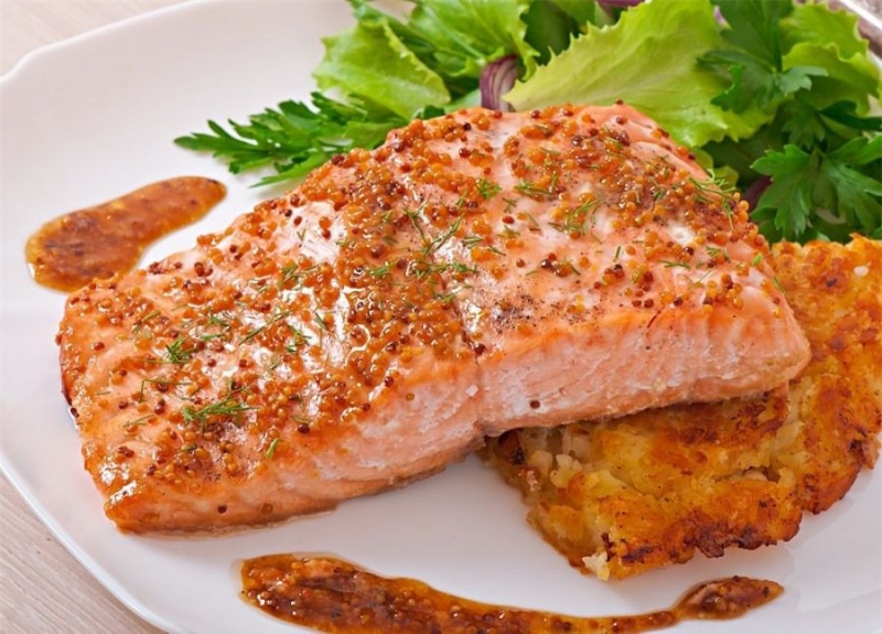 Cá hồi áp chảo 