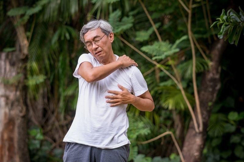 Các triệu chứng đau nhức xương khớp thường gặp trong mùa lạnh