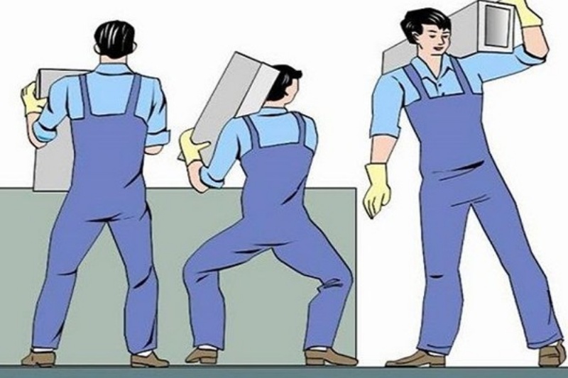 Mang vác nặng là nguyên nhân phổ biến khiến cột sống cổ bị thoái hóa
