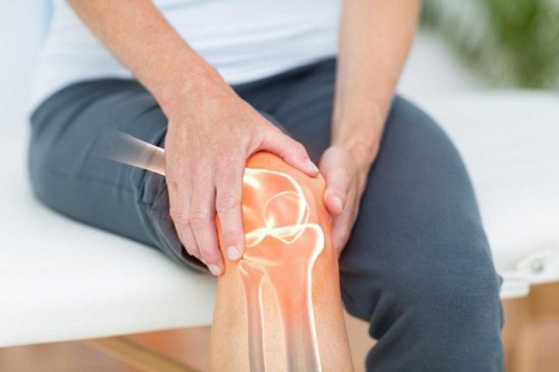 Nhức mỏi đầu gối ở người trẻ có nguy hiểm không?