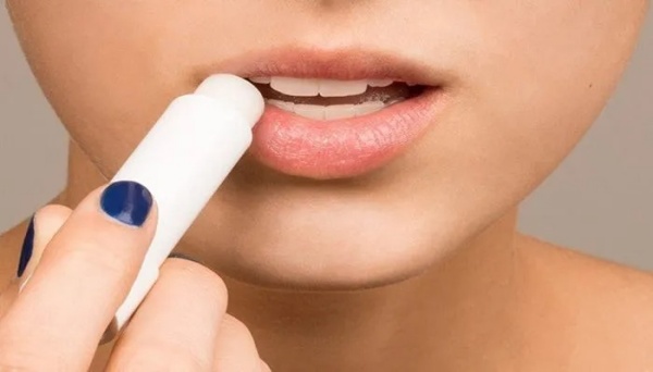 Son dưỡng môi giúp môi mềm mịn và căng mọng hơn