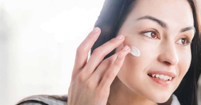 Sử dụng một loại dưỡng ẩm bất kỳ