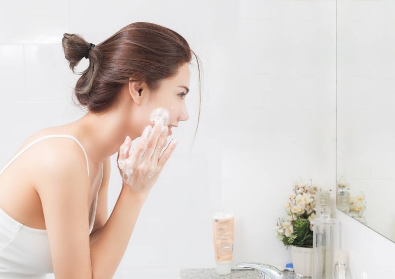 Rửa sạch mặt để chăm sóc da tốt nhất