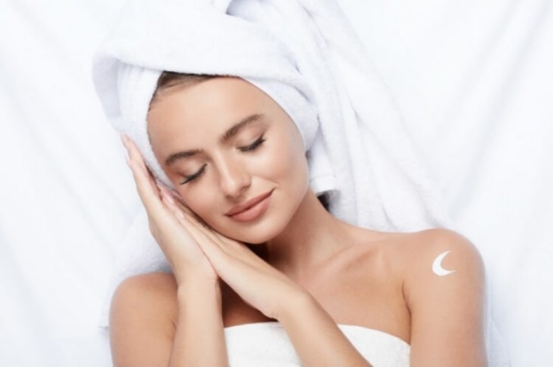 Làm sạch da đúng cách trước khi đi ngủ