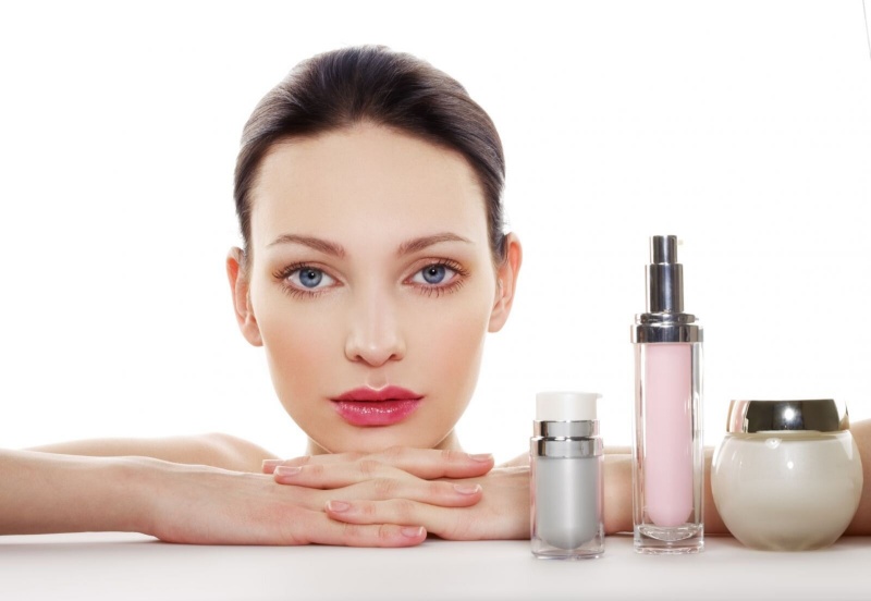 Dùng thêm sản phẩm giúp kích thích sản sinh collagen, xóa mờ nếp nhăn