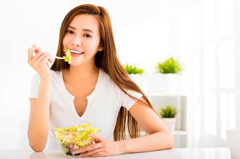 Có chế độ ăn hợp lý để tốt cho sức khoẻ và vẻ ngoài của mái tóc