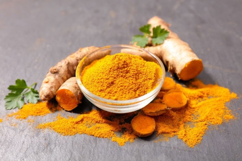  trị mụn trứng cá ở tuổi dậy thì bằng bột nghệ
