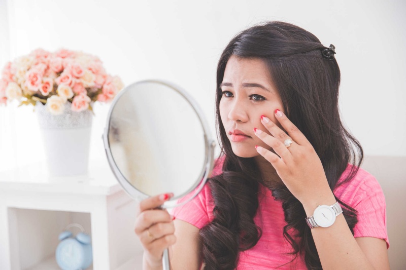 Mụn trứng là do gan nóng