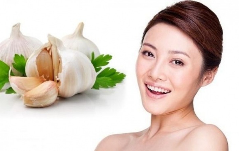 Trị đồi mồi bằng tỏi là phương pháp được nhiều người áp dụng