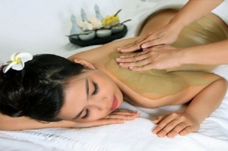 Cách dưỡng trắng da body cho mẹ sau sinh từ bột trà xanh