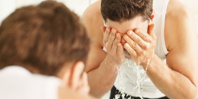 Chăm sóc da mặt cho nam bằng cách làm sạch da