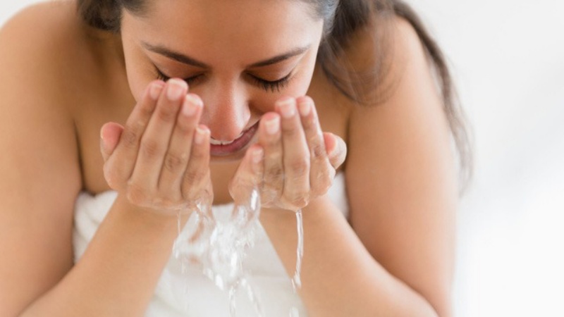 Rửa mặt và tẩy trang đúng cách