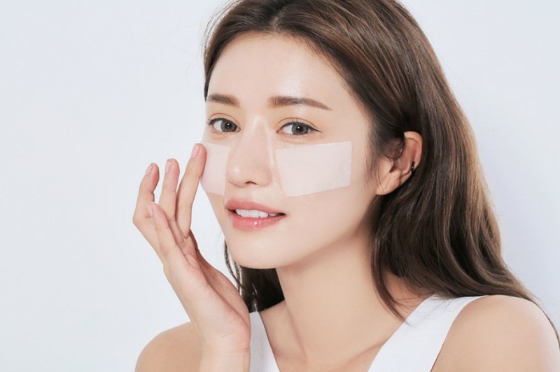 Bạn không nên sử dụng các sản phẩm chứa cồn trong quá trình chăm sóc da mụn