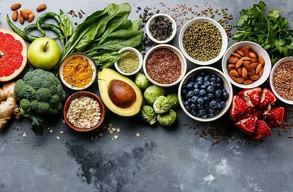 Người bệnh nên xin lời khuyên của bác sĩ về những thực phẩm cần thiết hoặc nên tránh để có một chế độ dinh dưỡng phù hợp trước, trong và sau quá trình điều trị.. Ảnh: Academy of nutrition