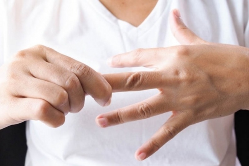Thiếu vitamin nhóm B có thể gây ngứa và tê bì đầu chi