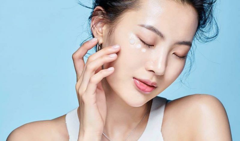 Thoa kem chống nắng bảo vệ da. Ảnh: Internet