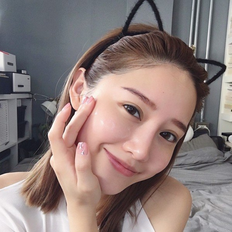 Nên sử dụng collagen sữa non vào ban đêm. Ảnh: Internet