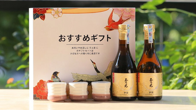 Hộp quà tặng An Khang sử dụng Sake Tamanohikari Junmai Ginjo Karakuchi cao cấp, sang trọng để biếu tặng.