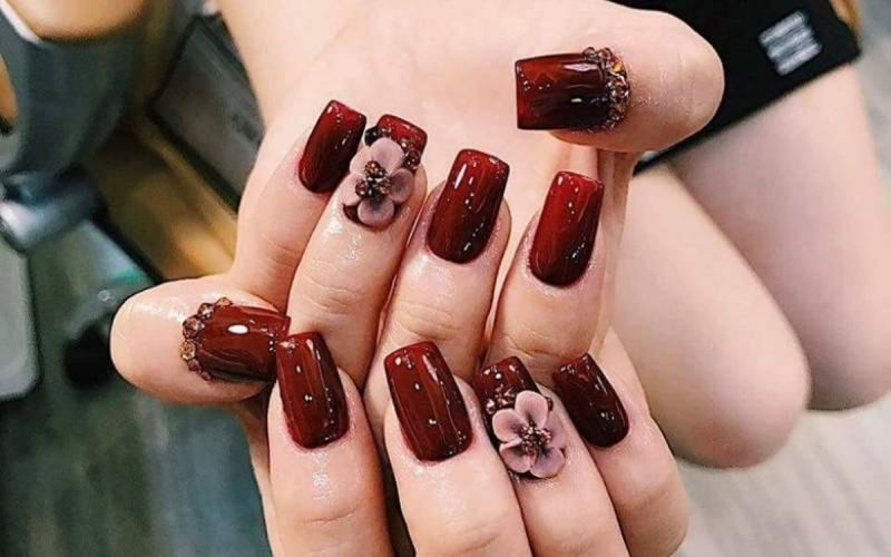 Nail đỏ rất phù hợp cho ngày Tết
