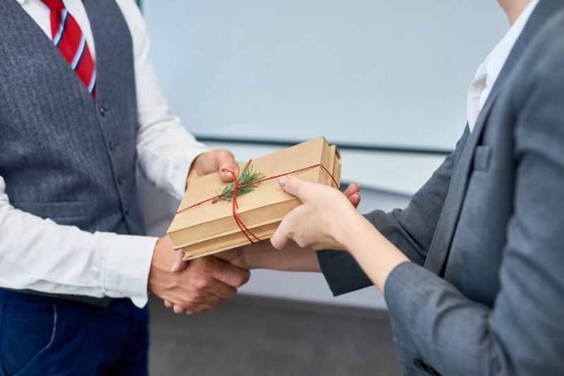 Lựa chọn quà tặng 8/3 cho khách hàng, đối tác thể hiện sự chuyên nghiệp, tinh tế của các cánh mày râu