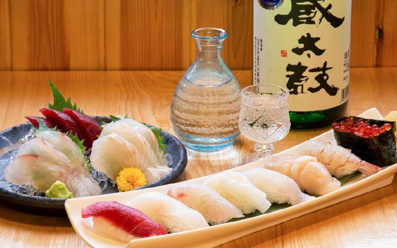Sashimi rất hợp để dùng cùng rượu sake