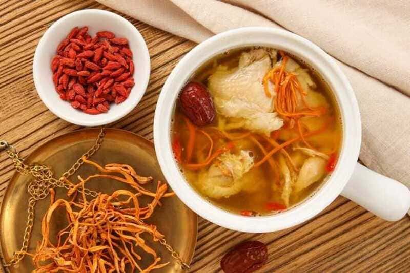chế biến đông trùng hạ thảo bọ xít thành món ăn