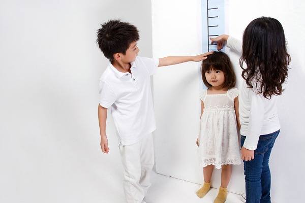 chiều cao bé gái 12 tuổi