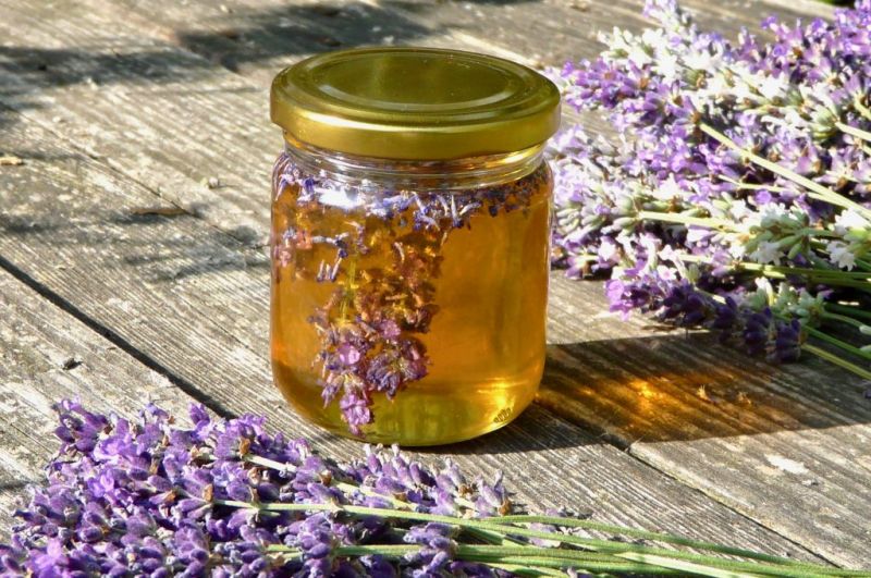 cách trị nám bằng mật ong và tinh dầu oải hương