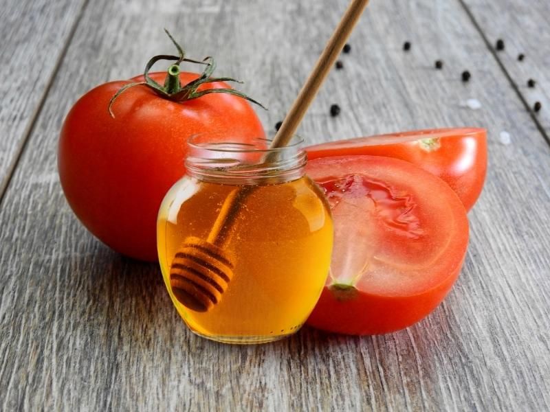 cách trị nám bằng mật ong và cà chua