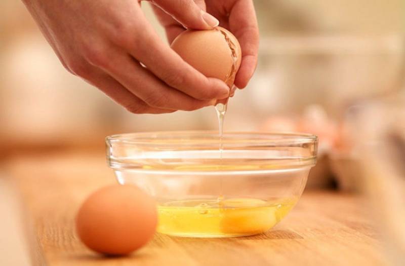 cách trị nám bằng mật ong với trứng gà