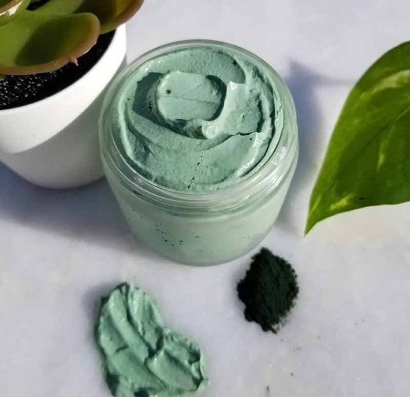 Đắp mặt nạ tảo xoắn trị mụn