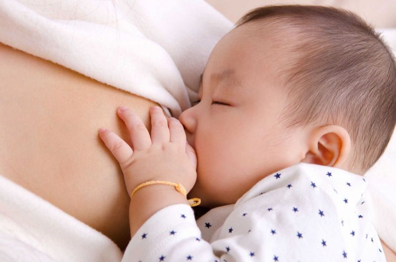 Collagen và vitamin E rất cần thiết cho mẹ bỉm đang cho con bú. Ảnh: Internet