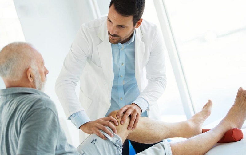 Bệnh đau xương khớp là một trong những vấn đề sức khỏe phổ biến ở người già