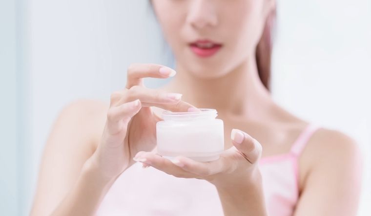 Hạn sử dụng mỹ phẩm Hàn Quốc sau khi mở nắp thường là 6 đến 24 tháng. Ảnh: Internet