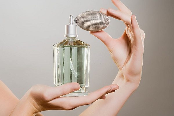 Nước hoa vùng kín là một dạng nước hoa được dùng riêng cho vùng kín phụ nữ