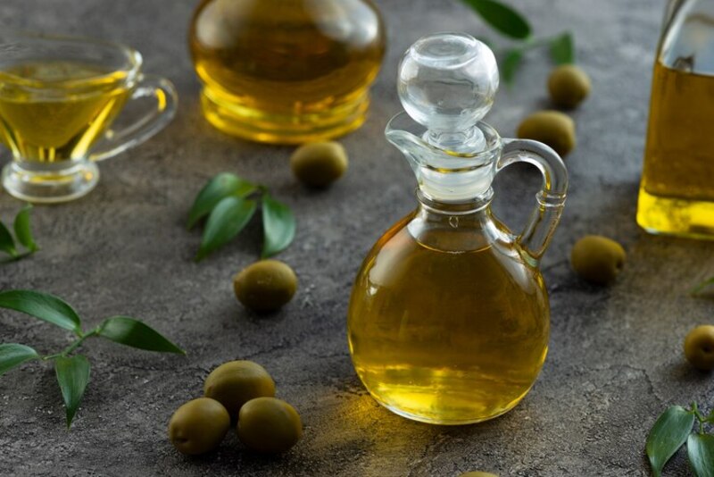 Giảm nám sau sinh bằng sữa mẹ với dầu Oliu