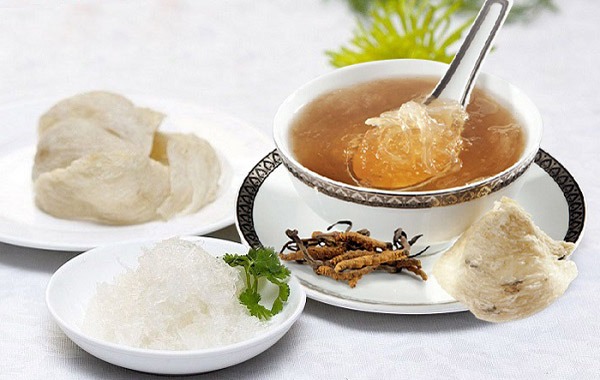 Yến chưng đông trùng hạ thảo giúp lưu thông khí huyết