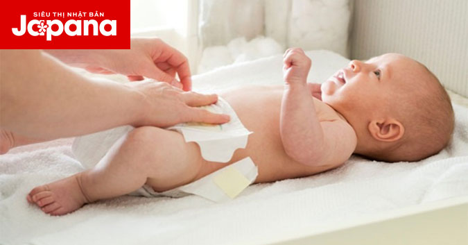 Bí quyết đơn giản giúp mẹ thay tã Nhật cho bé sơ sinh