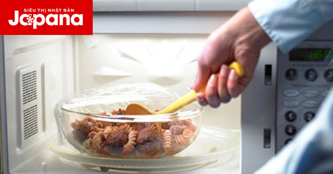 Gợi ý 5 mẹo giúp chị em sử dụng lò vi sóng an toàn