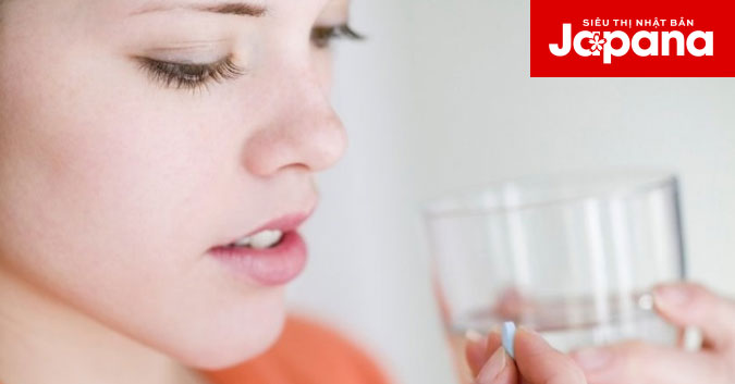 Thực hự việc uống collagen gây nổi mụn trên mặt
