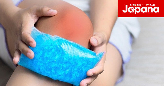 Nên chườm nóng hay chườm lạnh khi bị đau xương khớp?