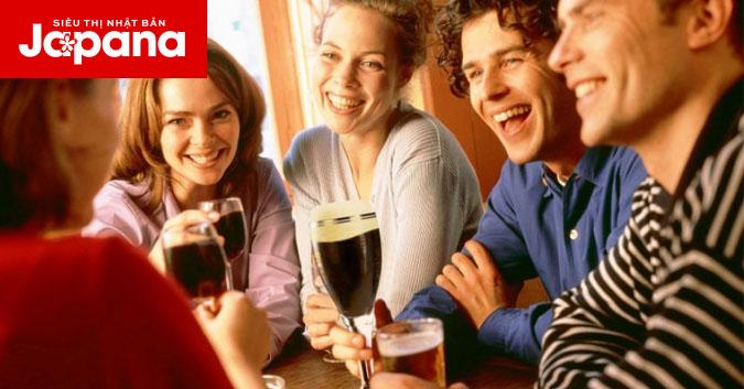Uống bia rượu nhiều là nguyên nhân chính gây tổn thương khớp háng