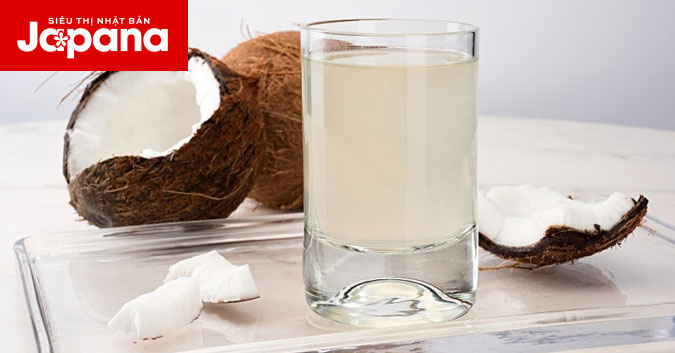 Dưỡng tóc với nước dừa thay vì dầu dừa?