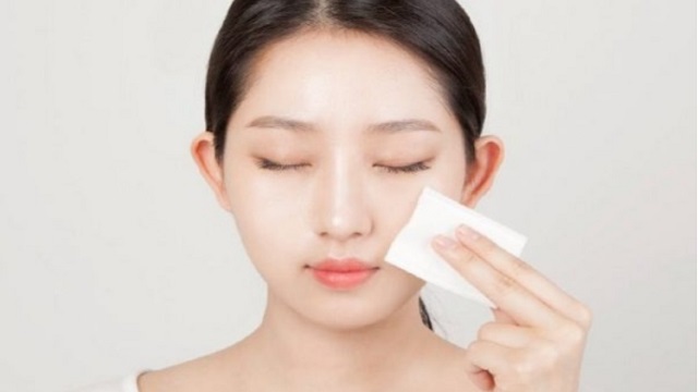 Cách chăm sóc da thường khi thời tiết chuyển mùa