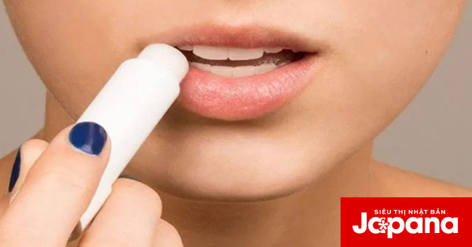 Dùng son dưỡng môi như nào là hiệu quả nhất?