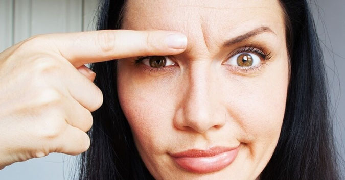 Bỏ túi bí kíp xoá nếp nhăn vùng giữa 2 chân mày đơn giản mà hiệu quả